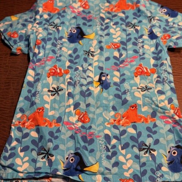 Disneys Finding Dory Scrubs Shirt / Top Size small - Picture 6 of 6